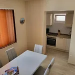 Appartement In With Air Conditioning, Wifi, Washing Machine, Dishwasher *