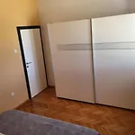 In With Air Conditioning, Wifi, Washing Machine, Dishwasher *
