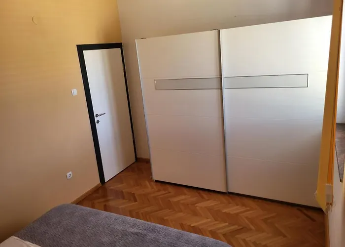 In With Air Conditioning, Wifi, Washing Machine, Dishwasher *