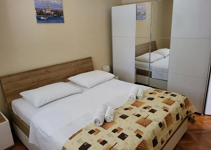 In With Air Conditioning, Wifi, Washing Machine, Dishwasher *
