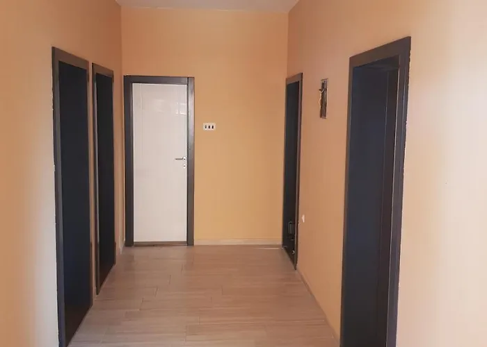 Apartment In With Air Conditioning, Wifi, Washing Machine, Dishwasher