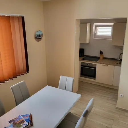 Apartment In With Air Conditioning, Wifi, Washing Machine, Dishwasher *