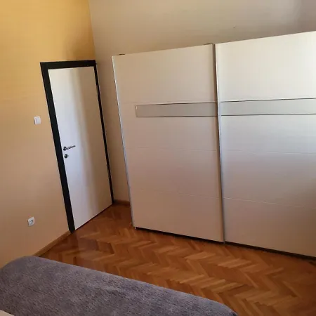 In With Air Conditioning, Wifi, Washing Machine, Dishwasher *