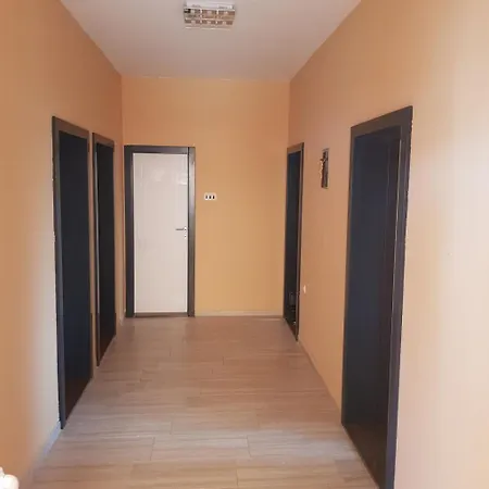 Lejlighed In With Air Conditioning, Wifi, Washing Machine, Dishwasher
