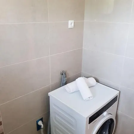 In With Air Conditioning, Wifi, Washing Machine, Dishwasher *