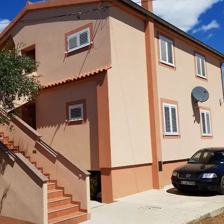 Апартаменты In With Air Conditioning, Wifi, Washing Machine, Dishwasher Врси