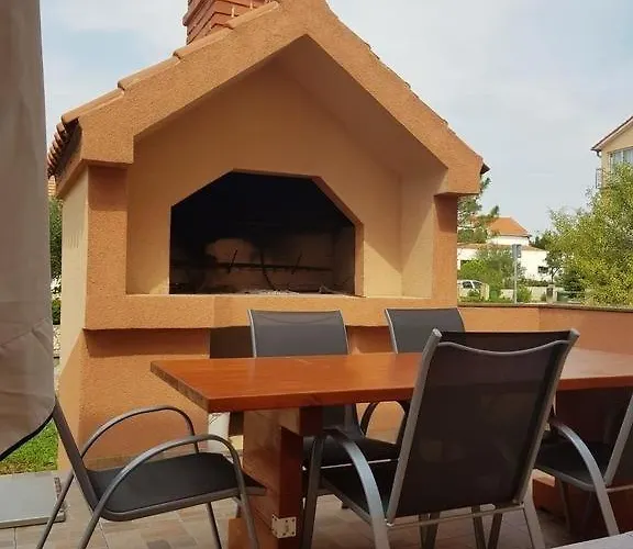 In With Air Conditioning, Wifi, Washing Machine, Dishwasher