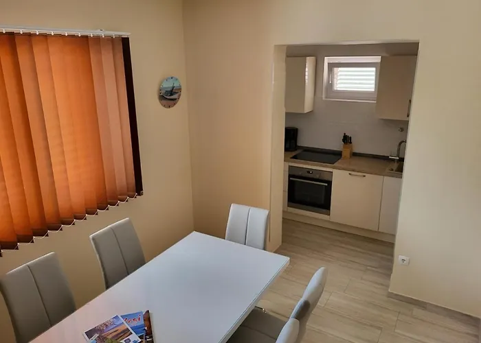 Apartman In With Air Conditioning, Wifi, Washing Machine, Dishwasher *