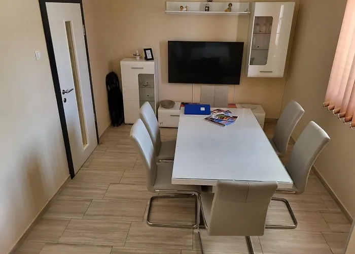 In With Air Conditioning, Wifi, Washing Machine, Dishwasher