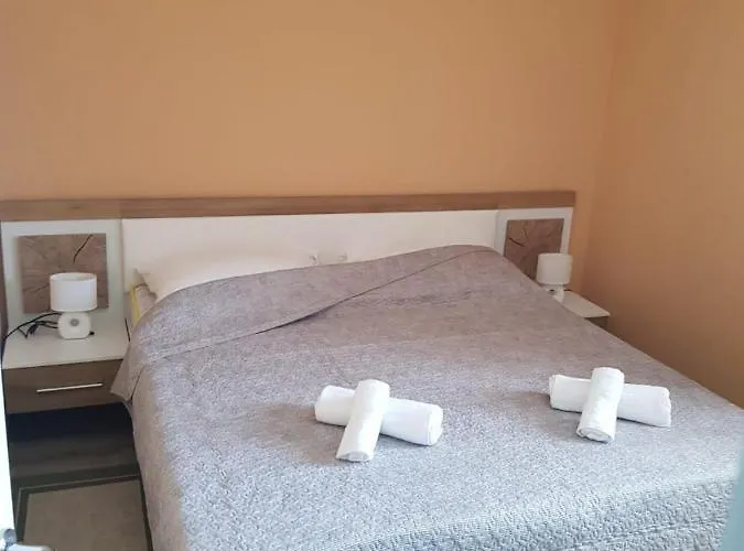 In With Air Conditioning, Wifi, Washing Machine, Dishwasher