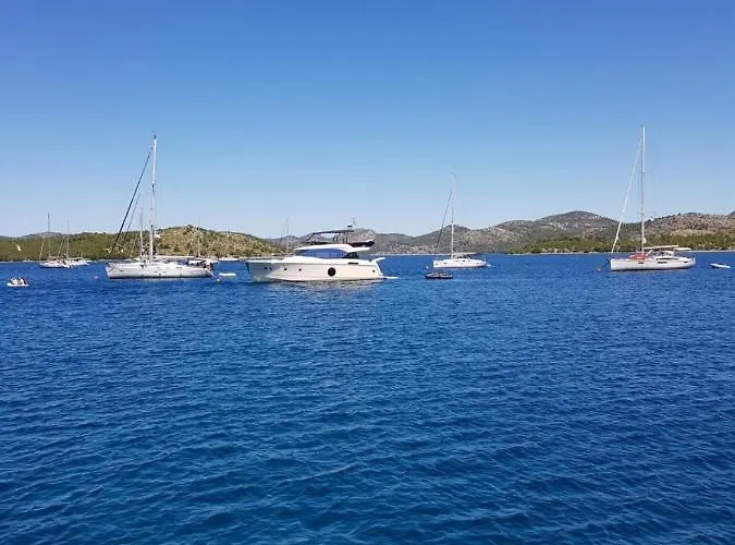 Apartman In With Air Conditioning, Wifi, Washing Machine, Dishwasher Vrsi