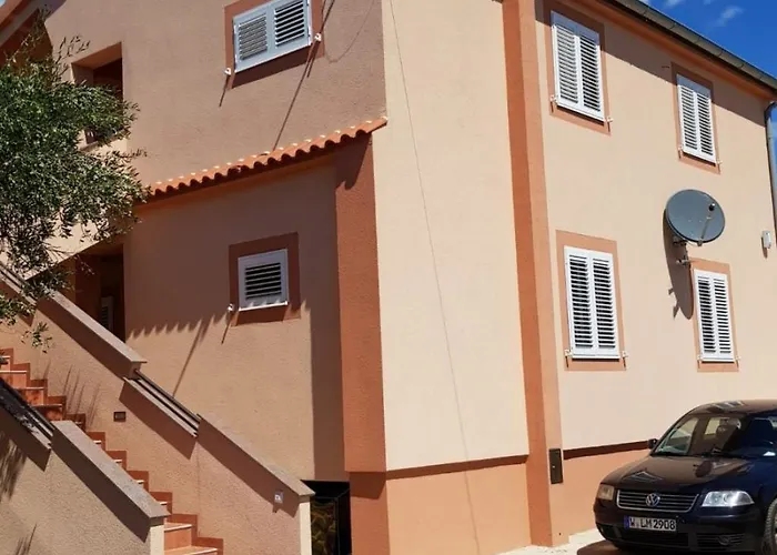 Апартаменты In With Air Conditioning, Wifi, Washing Machine, Dishwasher Врси